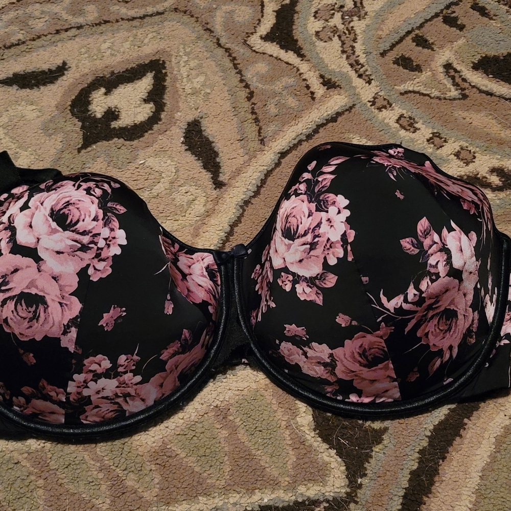 TORRID Curves Black/Pink Floral Bra Size